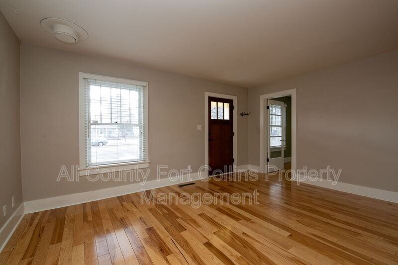 332 Edwards St - Photo 2 of 19