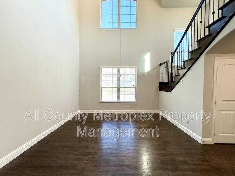 950 Dartford Dr - Photo 3 of 10