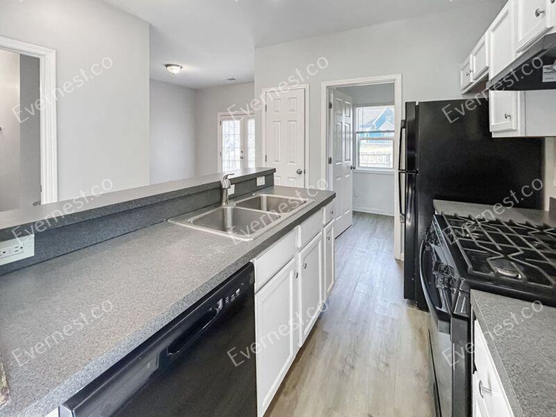 687 S Evelyn Pl Nw - Photo 3 of 16