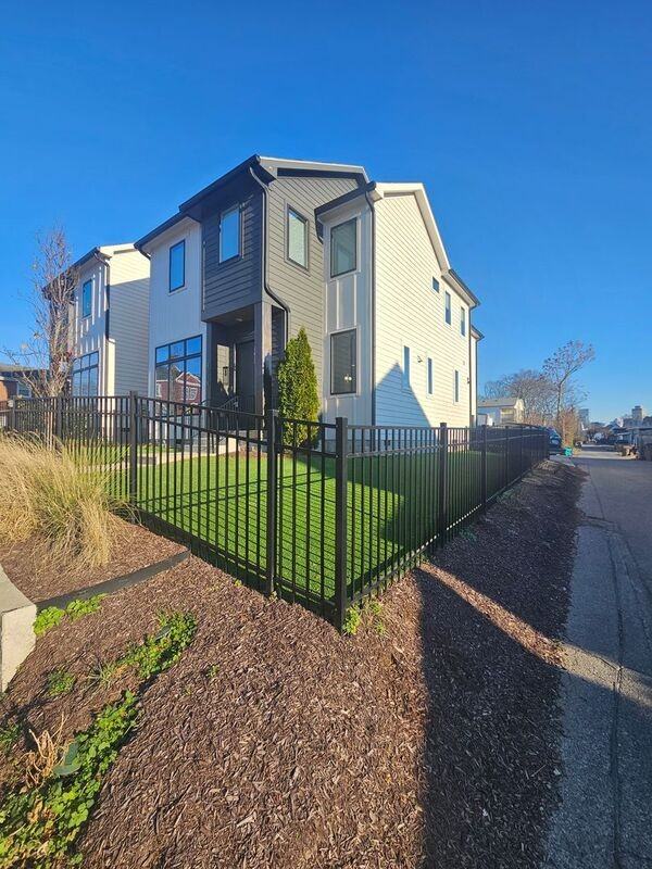 1011 Garfield St - Photo 2 of 33