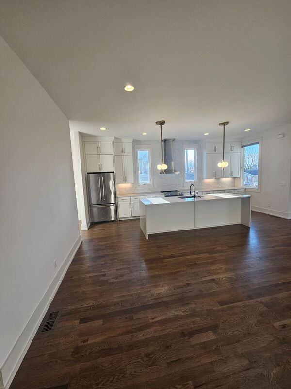 1011 Garfield St - Photo 3 of 33