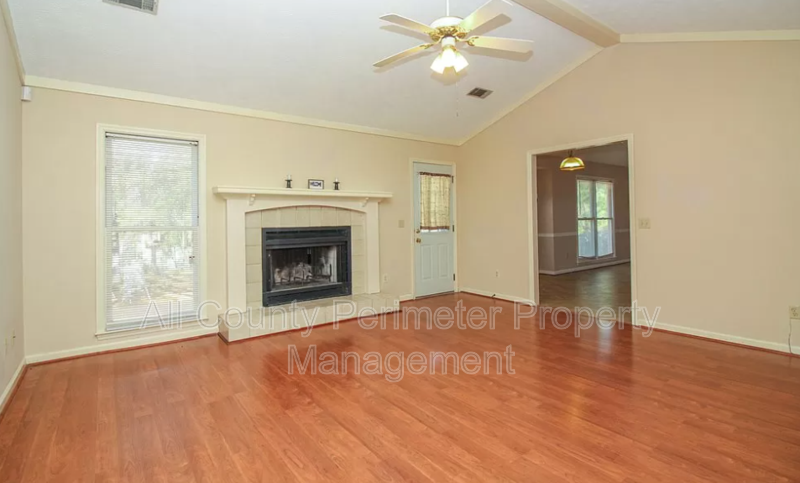 6328 Independence Dr - Photo 3 of 12