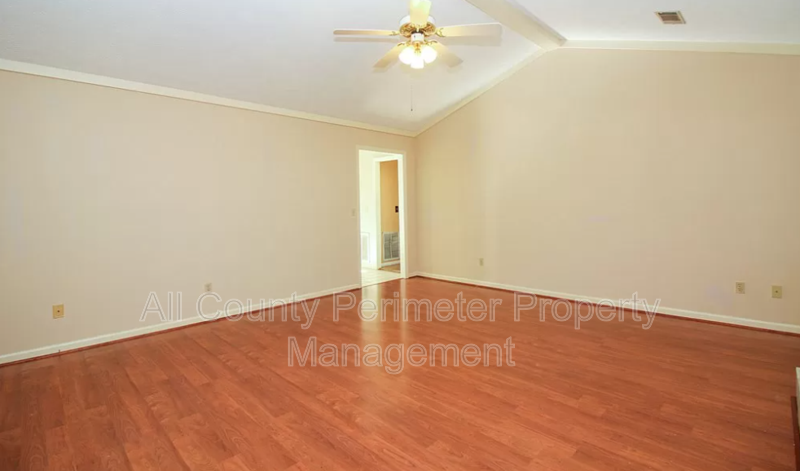 6328 Independence Dr - Photo 4 of 12