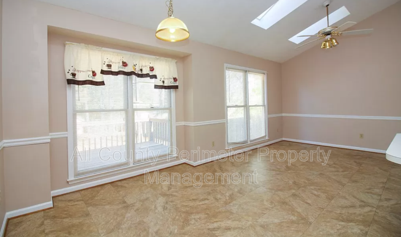 6328 Independence Dr - Photo 6 of 12