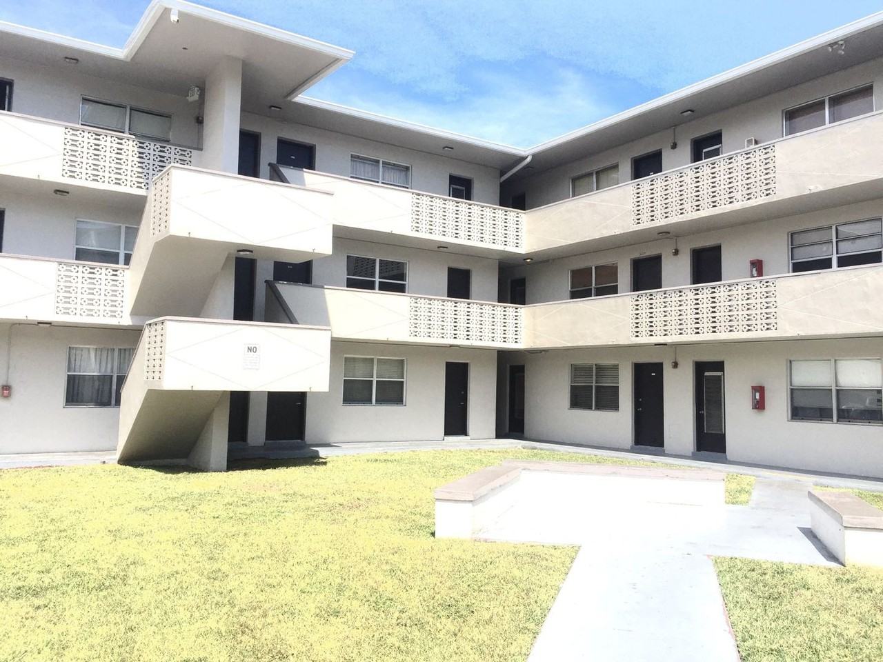 Modern Apartments  Near Jackson Hospital: 1 - Photo 2 of 26