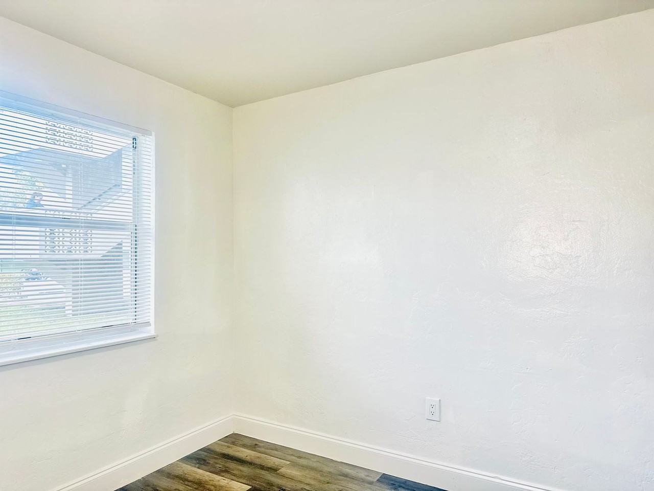 Modern Apartments  Near Jackson Hospital: 1 - Photo 3 of 26