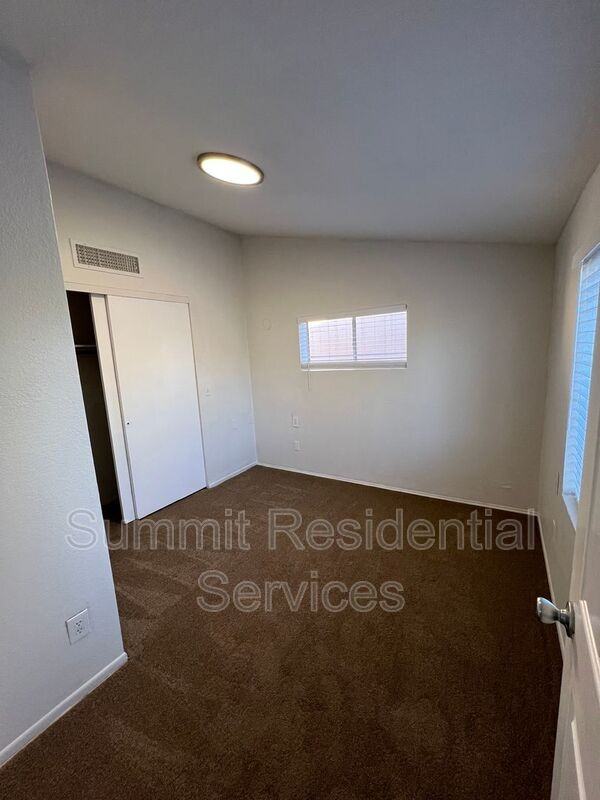 3241 E Water St - Photo 3 of 14