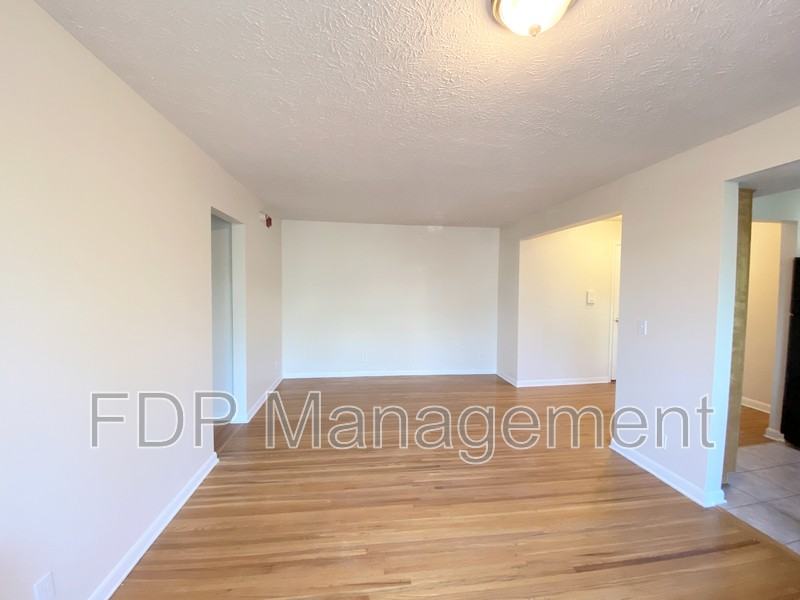 610 East Ave #8 - Photo 4 of 10