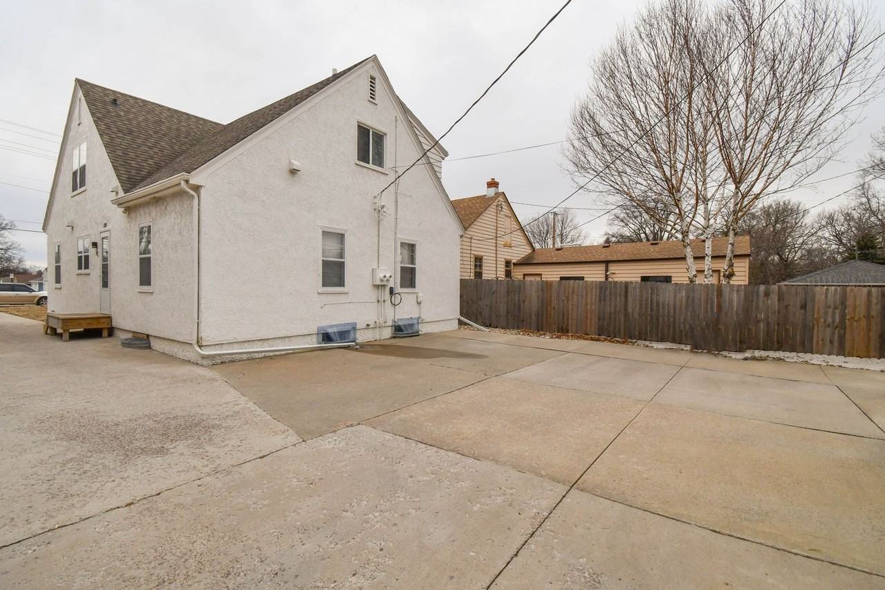 2010 W 22nd St - Photo 7 of 40