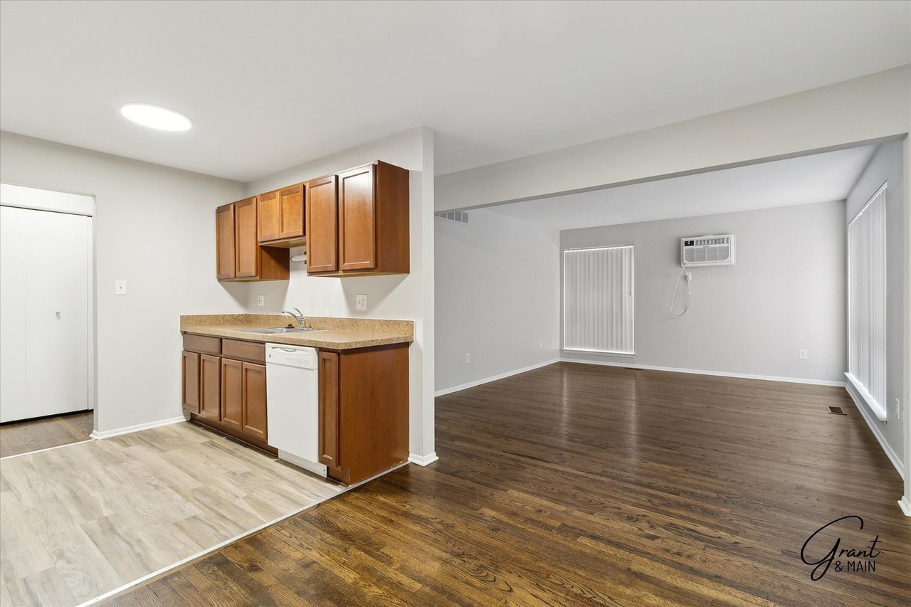 OAKRIDGE - Photo 6 of 16