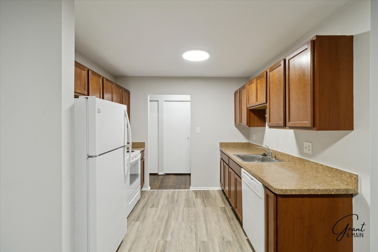 OAKRIDGE - Photo 7 of 16