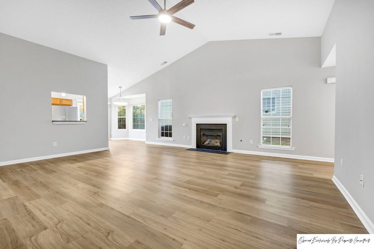 94 Currant Ln - Photo 4 of 26