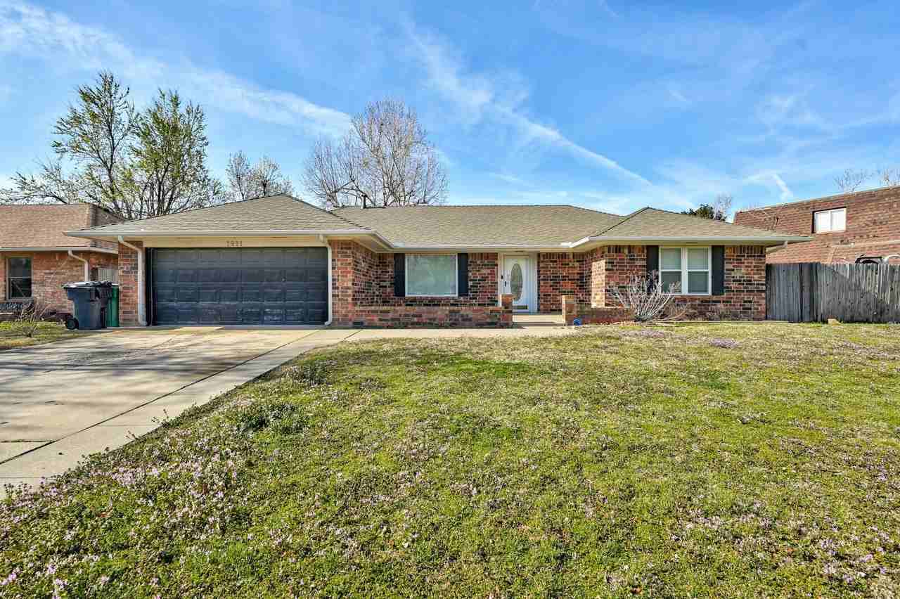 1911 Lankestar Way - Photo 3 of 40