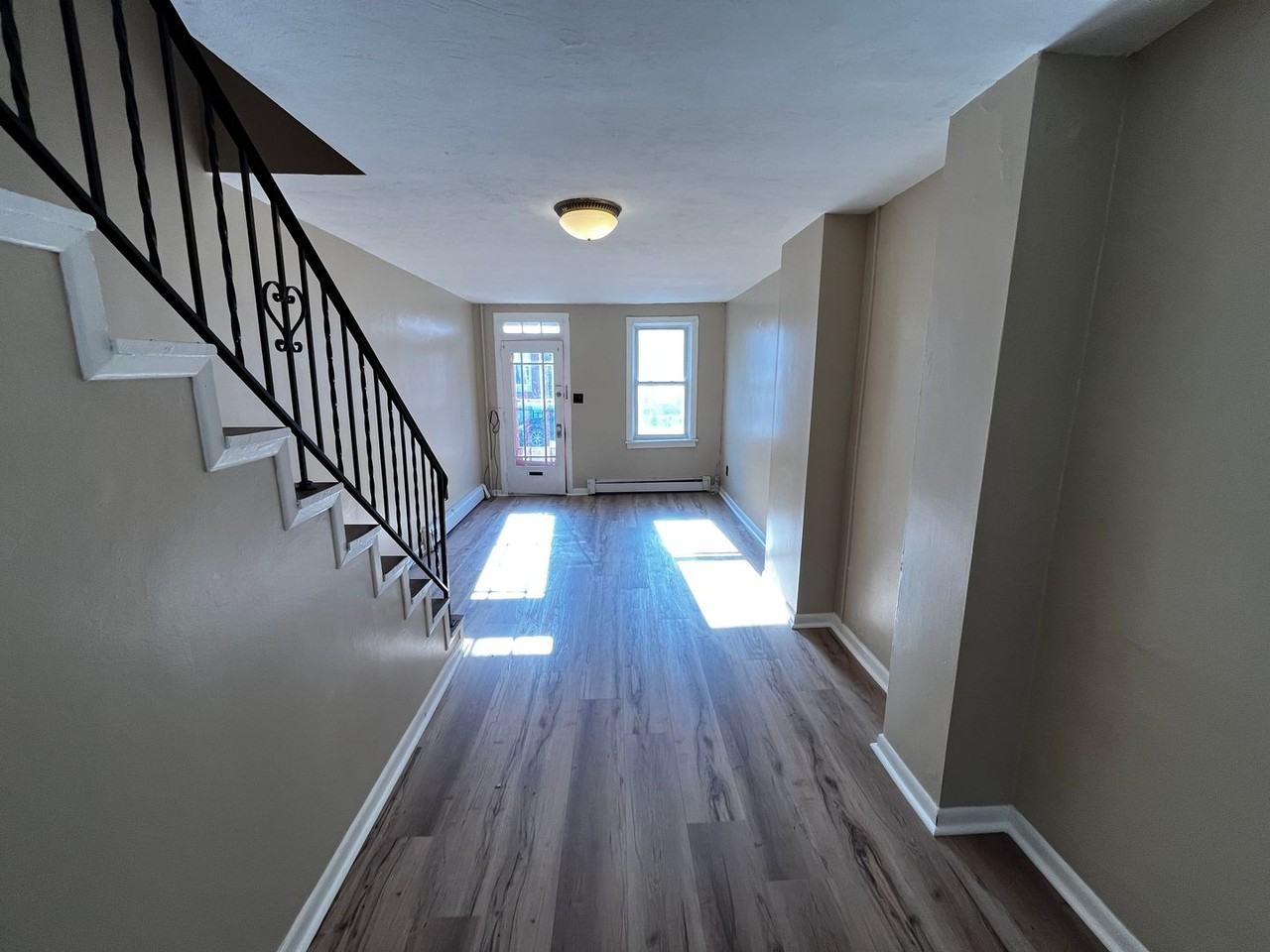 1043 Muhlenberg St - Photo 2 of 7