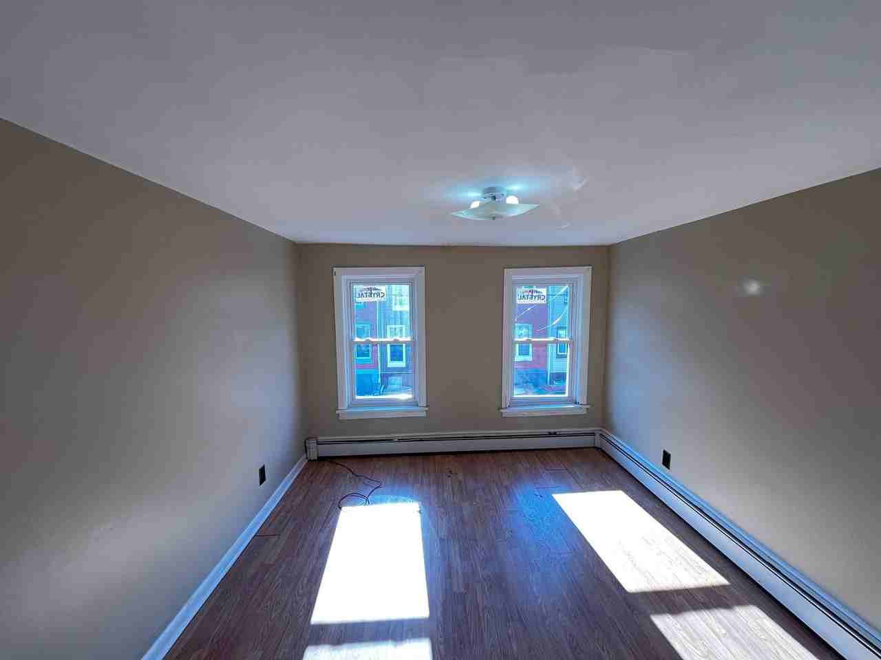 1043 Muhlenberg St - Photo 3 of 7