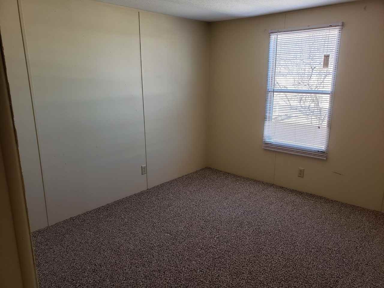 1517 Arizona Dr - Photo 3 of 9