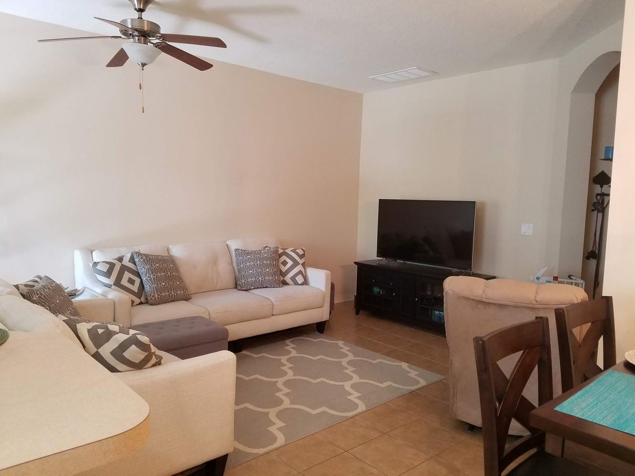 1394 Grantham Dr - Photo 5 of 10