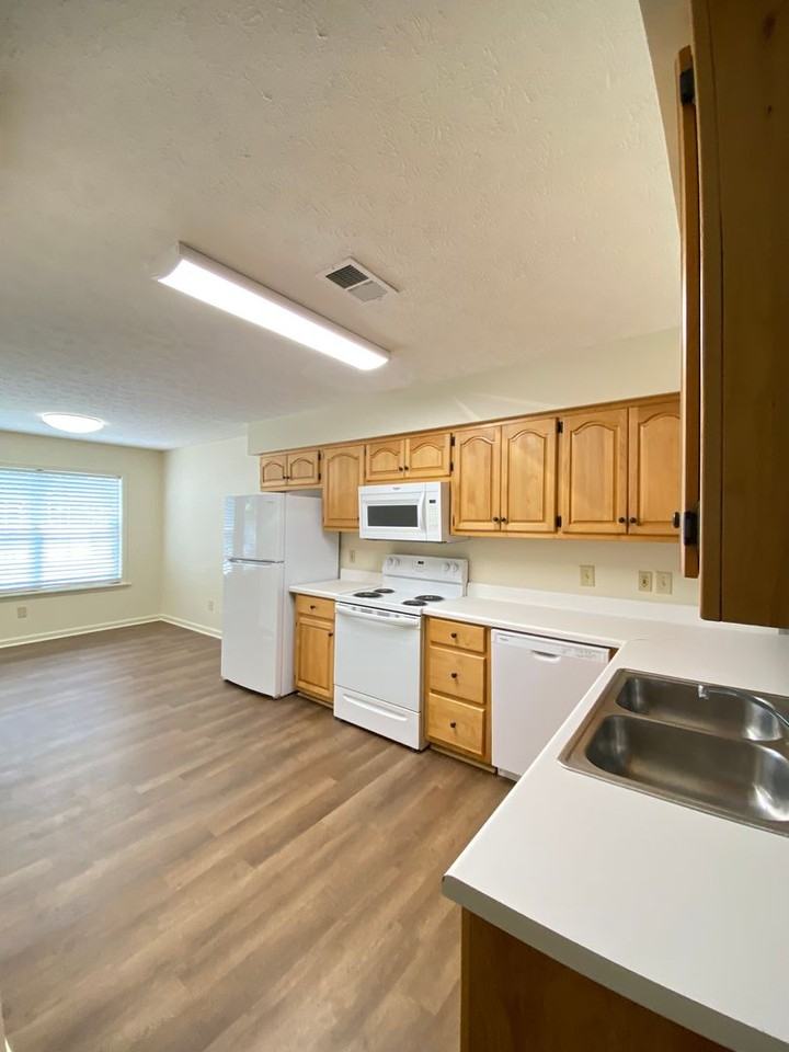 696 Yeager Ln - Photo 2 of 7