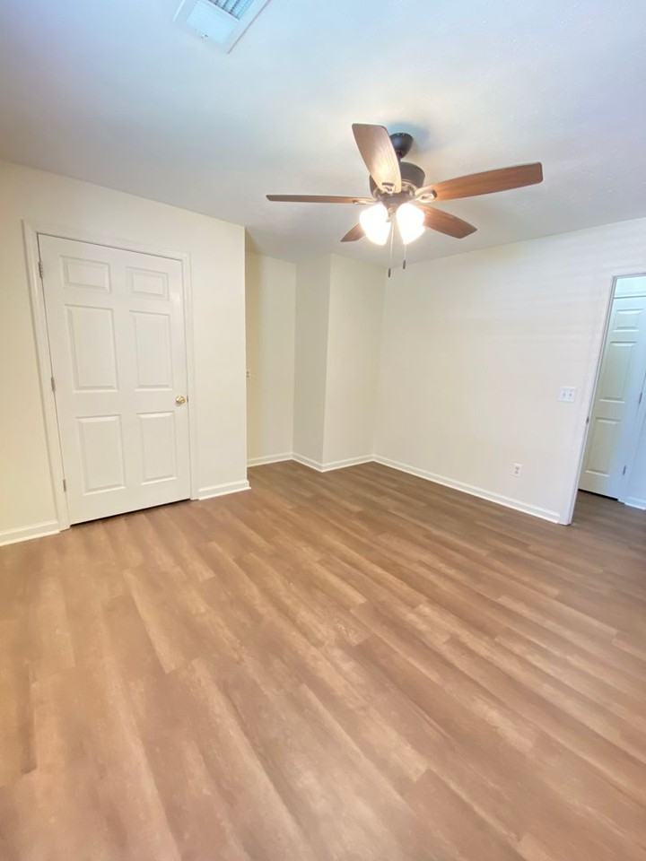 696 Yeager Ln - Photo 4 of 7