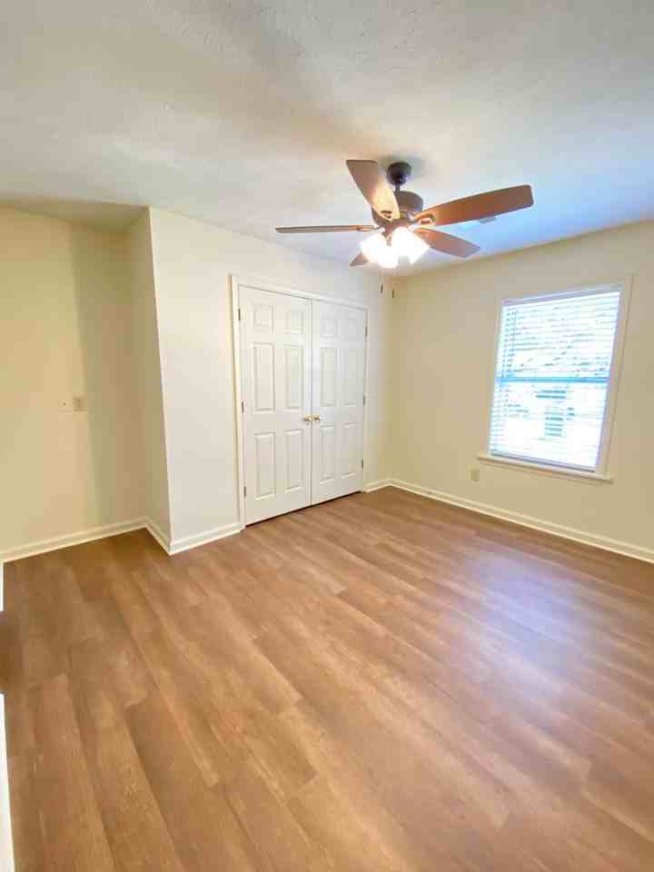 696 Yeager Ln - Photo 5 of 7