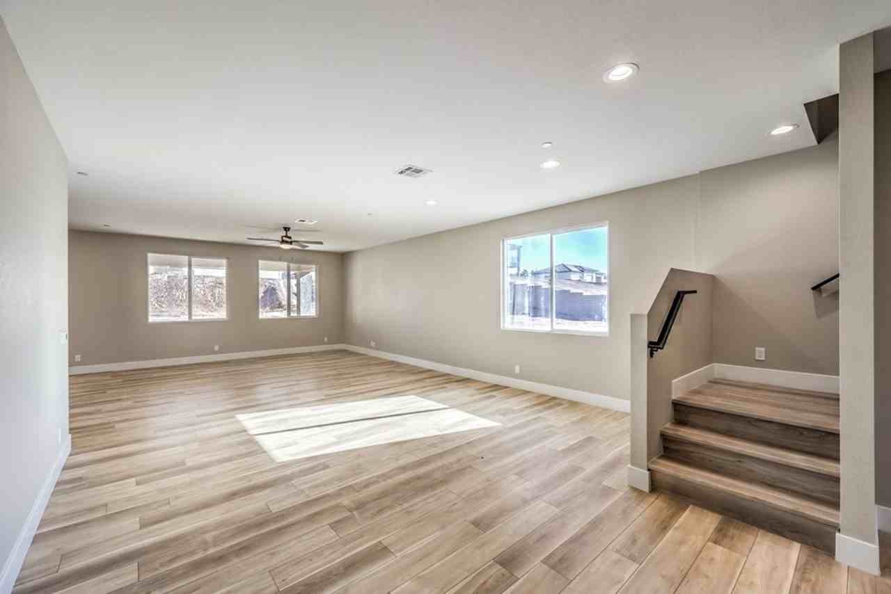 729 N Milan St - Photo 5 of 37