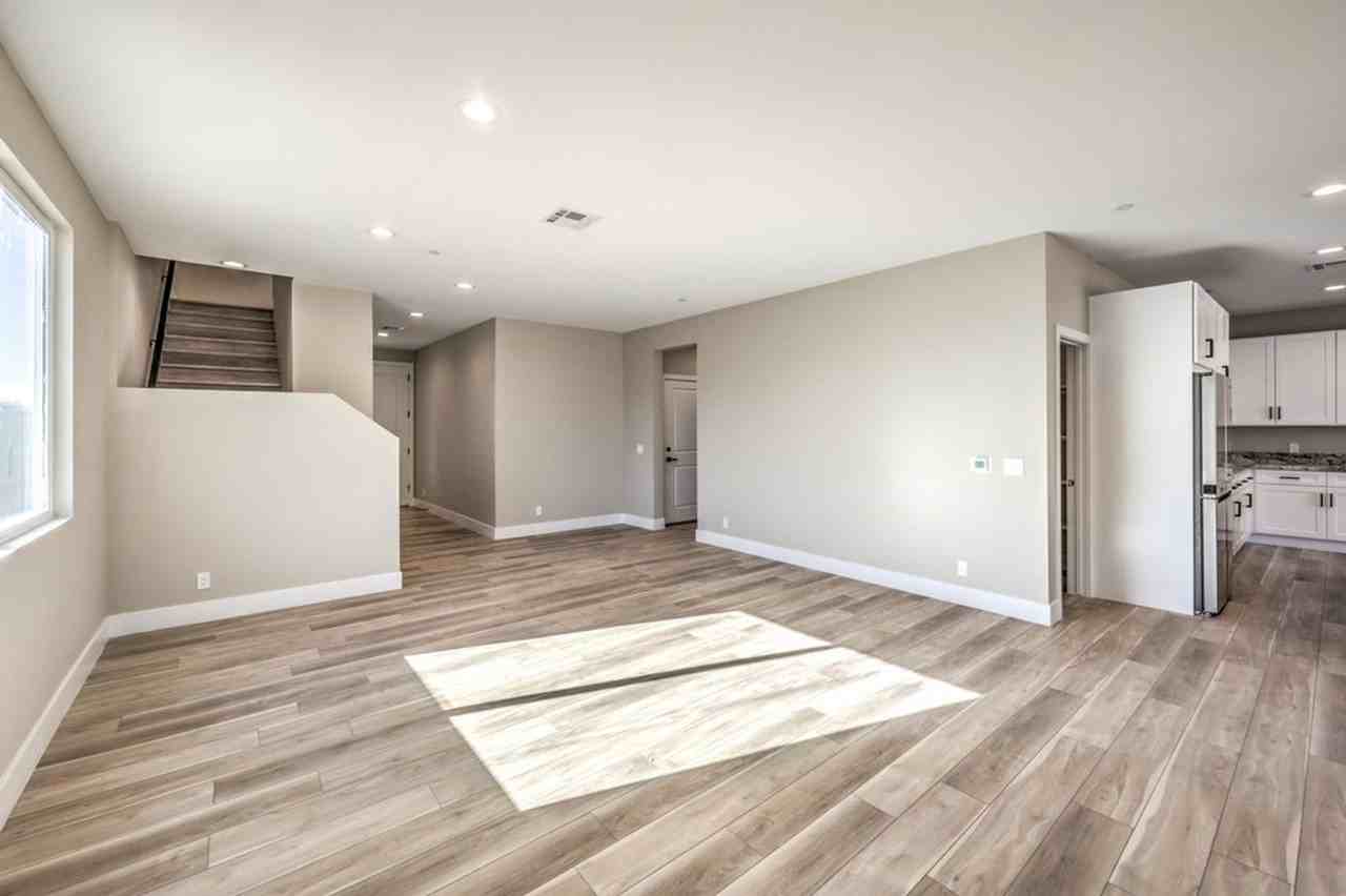 729 N Milan St - Photo 6 of 37