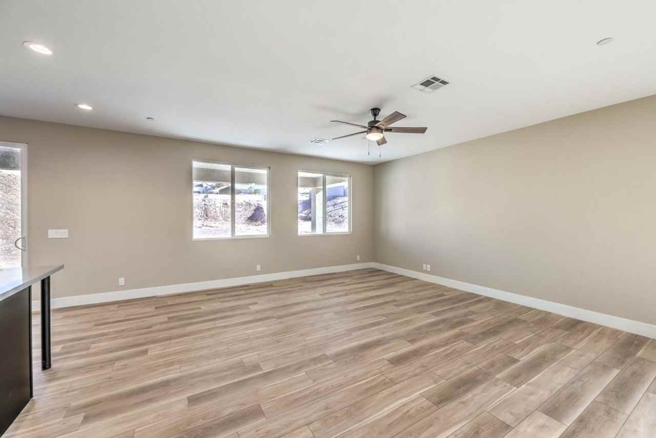 729 N Milan St - Photo 7 of 37