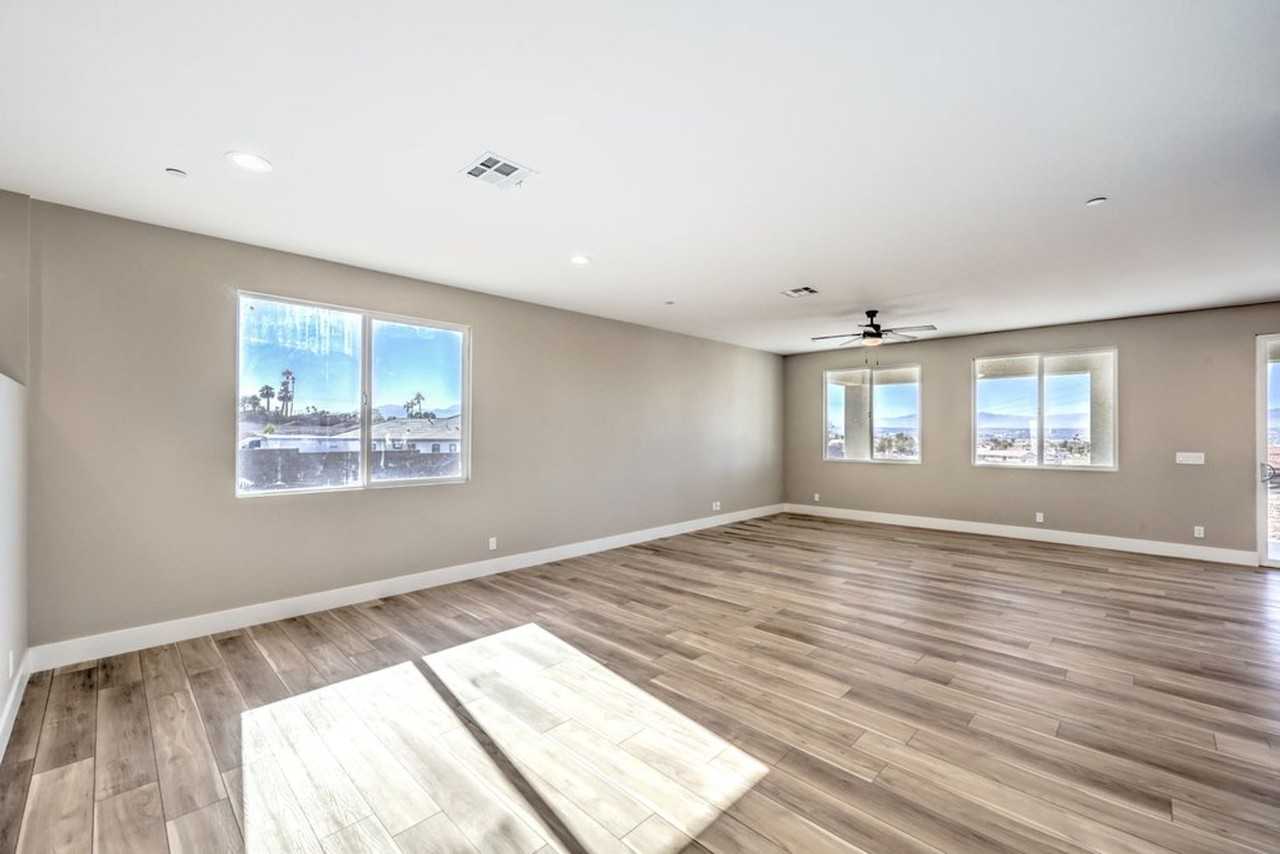 724 N Naples St - Photo 6 of 39