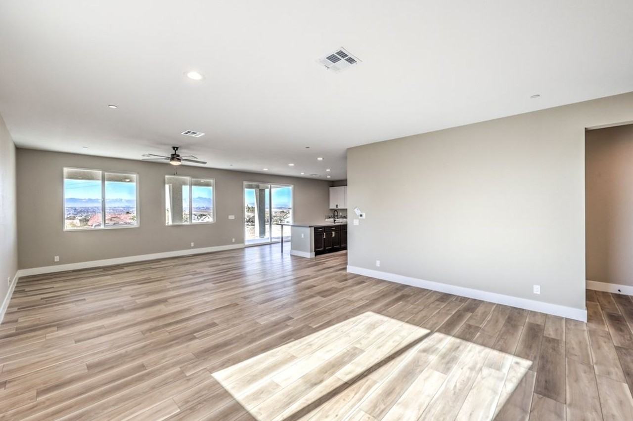 724 N Naples St - Photo 7 of 39