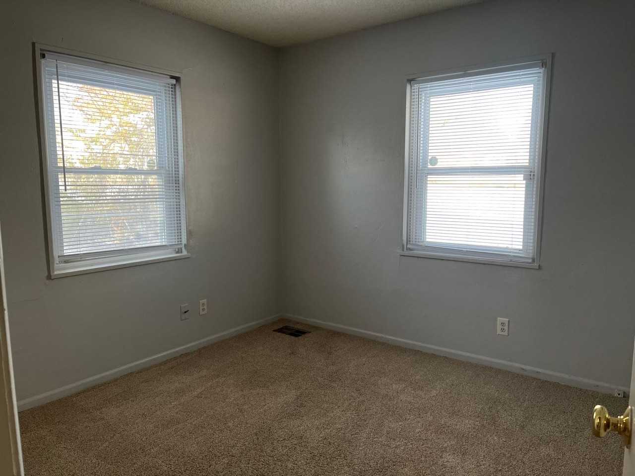 3437 Sw Clare Ave - Photo 3 of 6