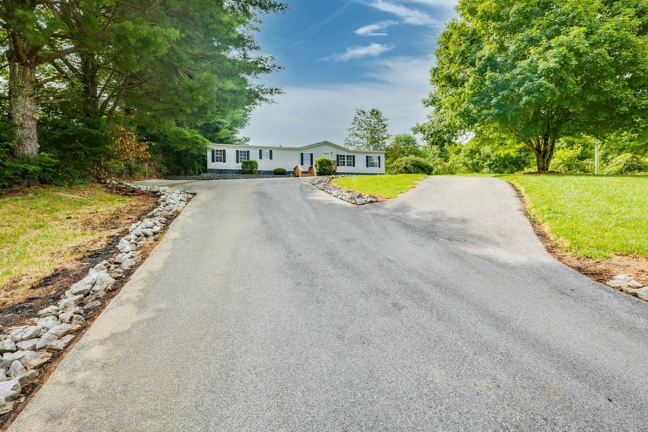 206 John Carson Rd - Photo 2 of 43