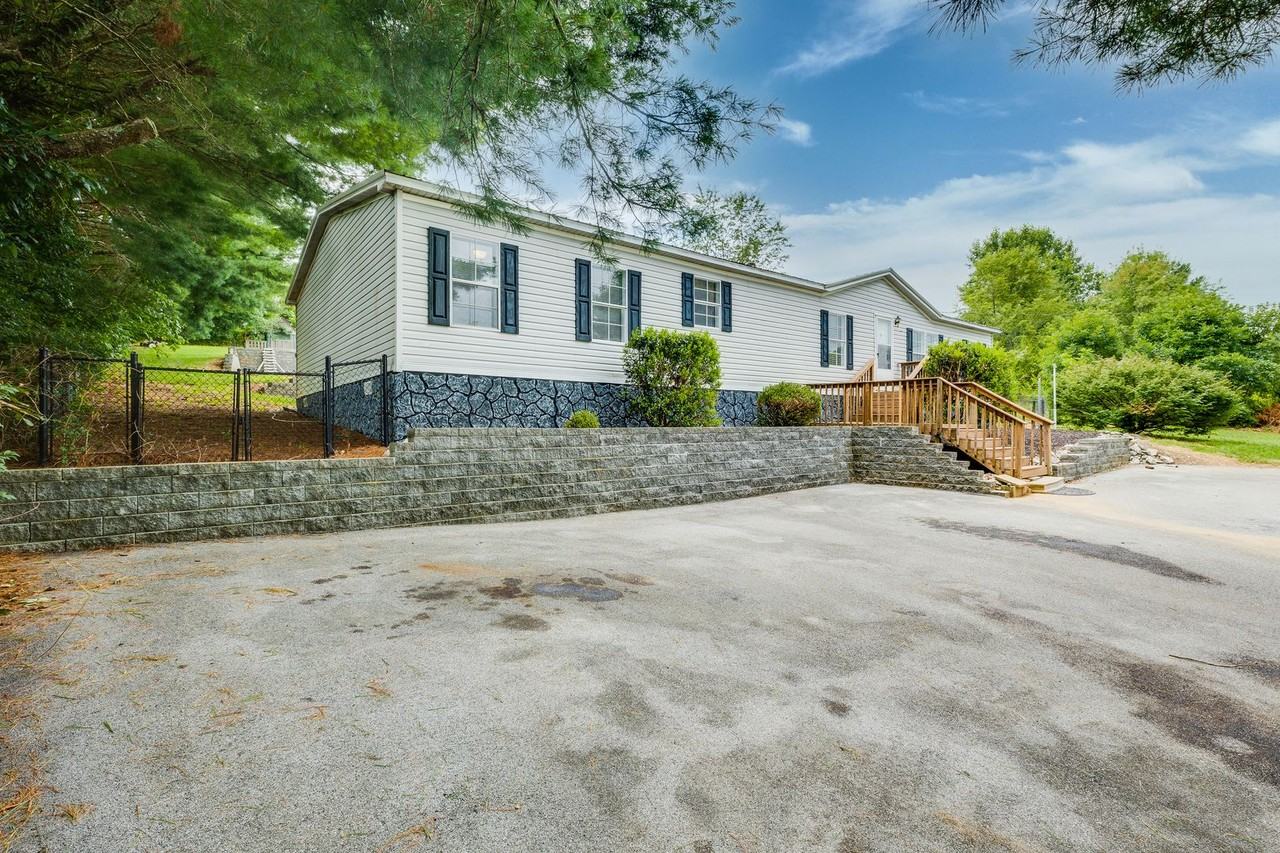 206 John Carson Rd - Photo 3 of 43