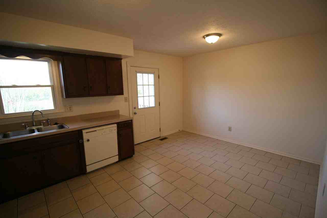 2933 Tuscaloosa Ln - Photo 3 of 15