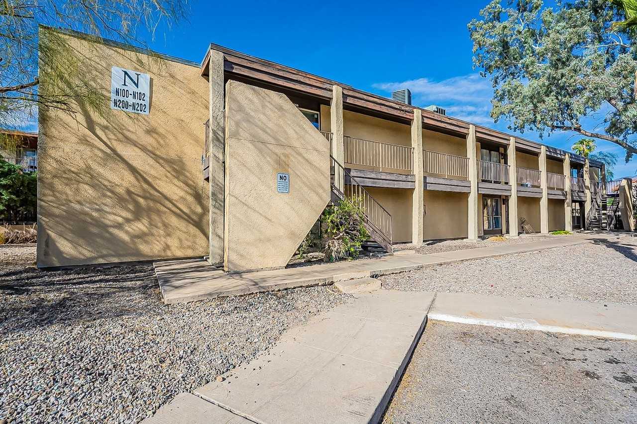 1620 1620 N. Wilmot N200 - Photo 2 of 37