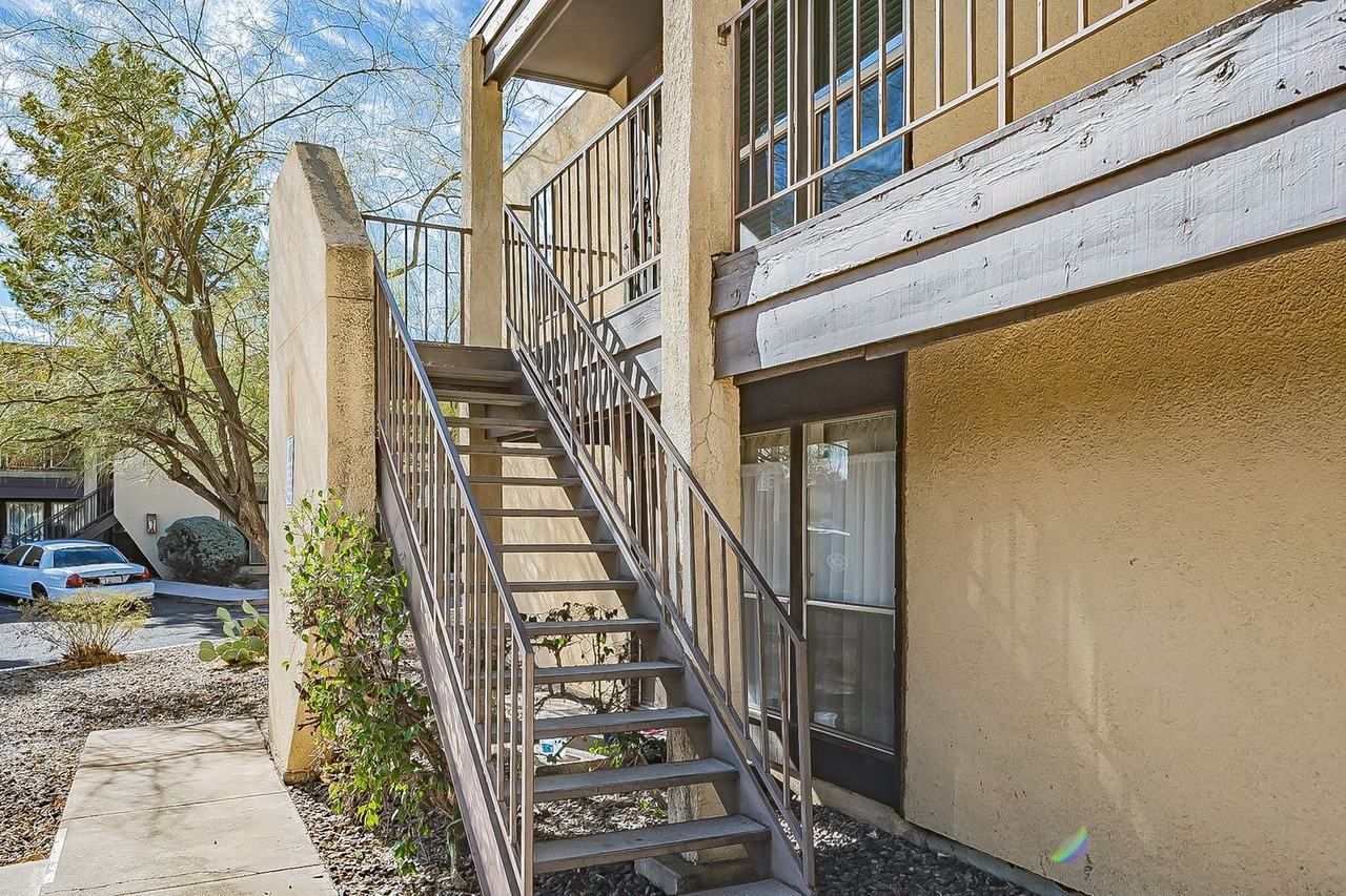 1620 1620 N. Wilmot N200 - Photo 3 of 37