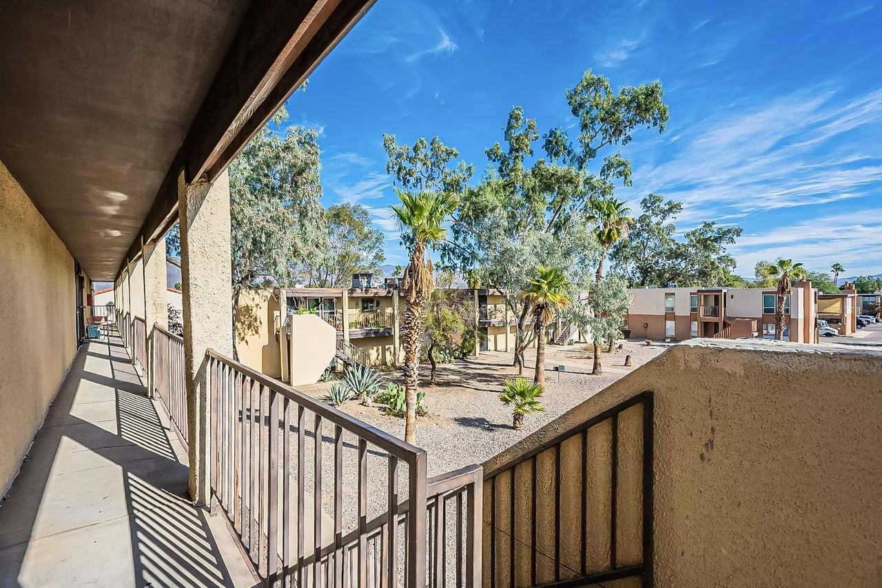 1620 1620 N. Wilmot N200 - Photo 4 of 37