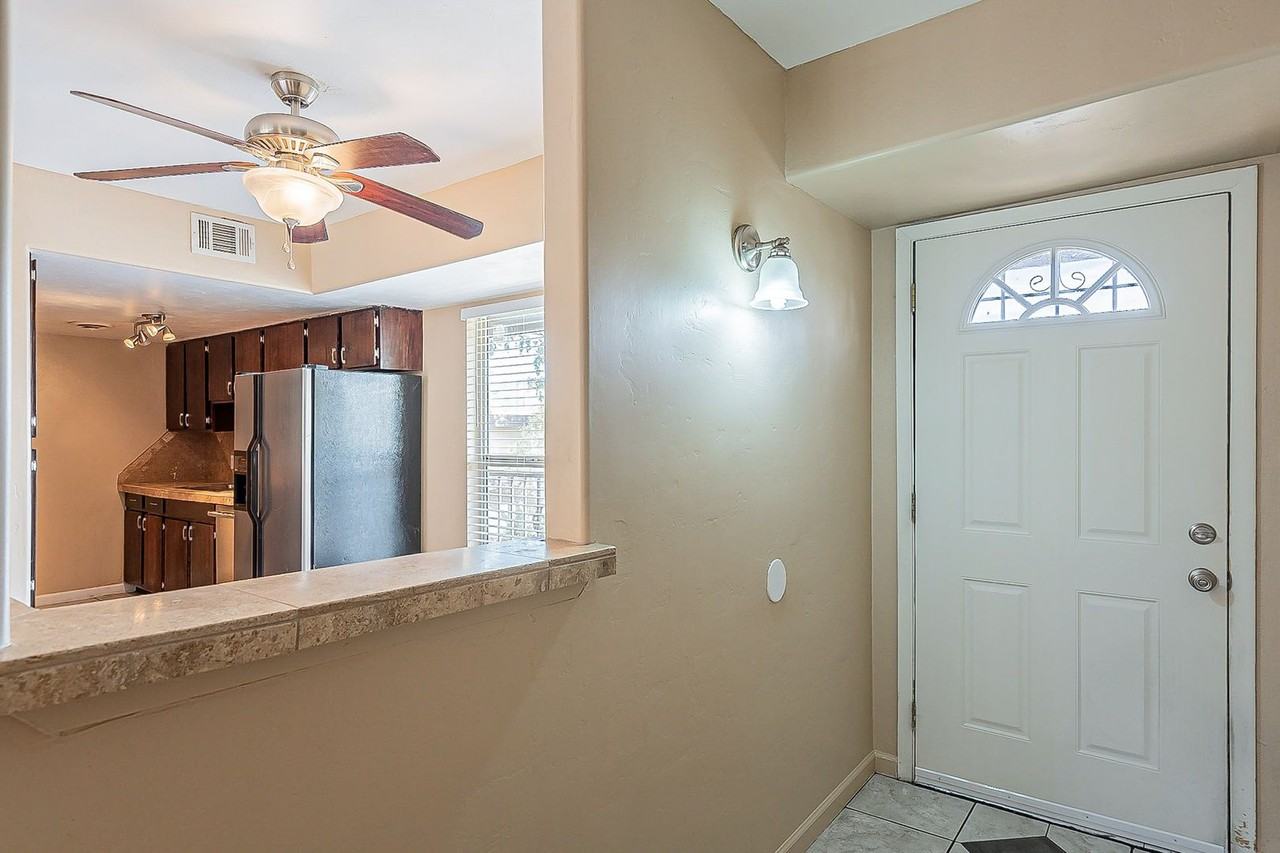 1620 1620 N. Wilmot N200 - Photo 7 of 37