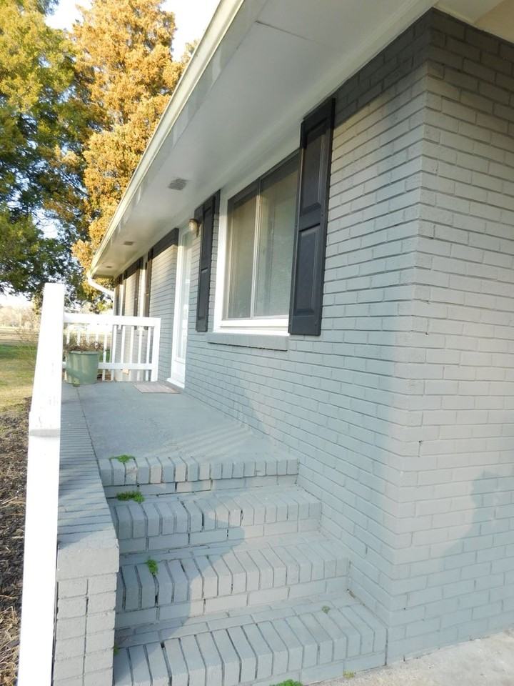 1718 Wintergreen Rd - Photo 2 of 21