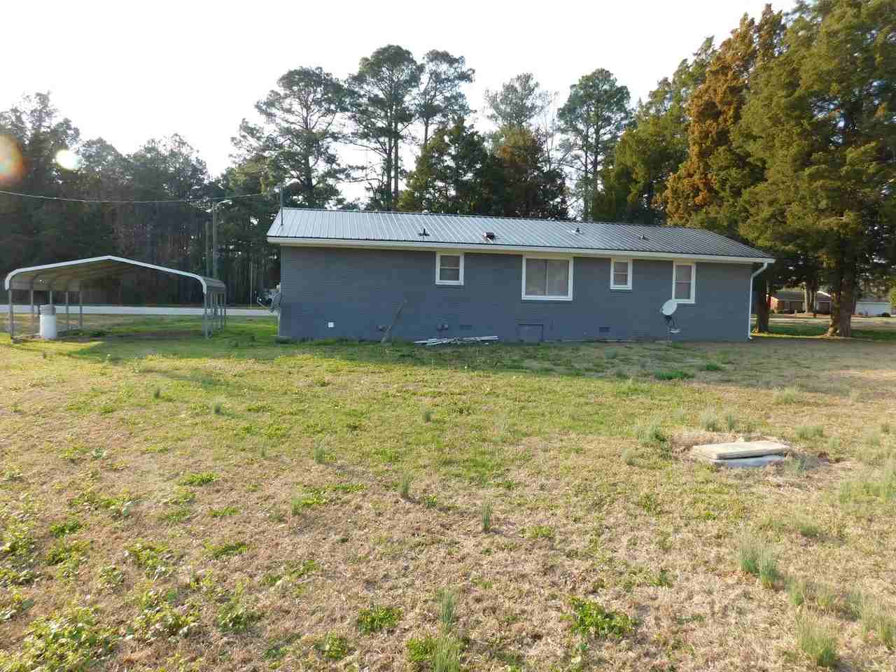 1718 Wintergreen Rd - Photo 4 of 21