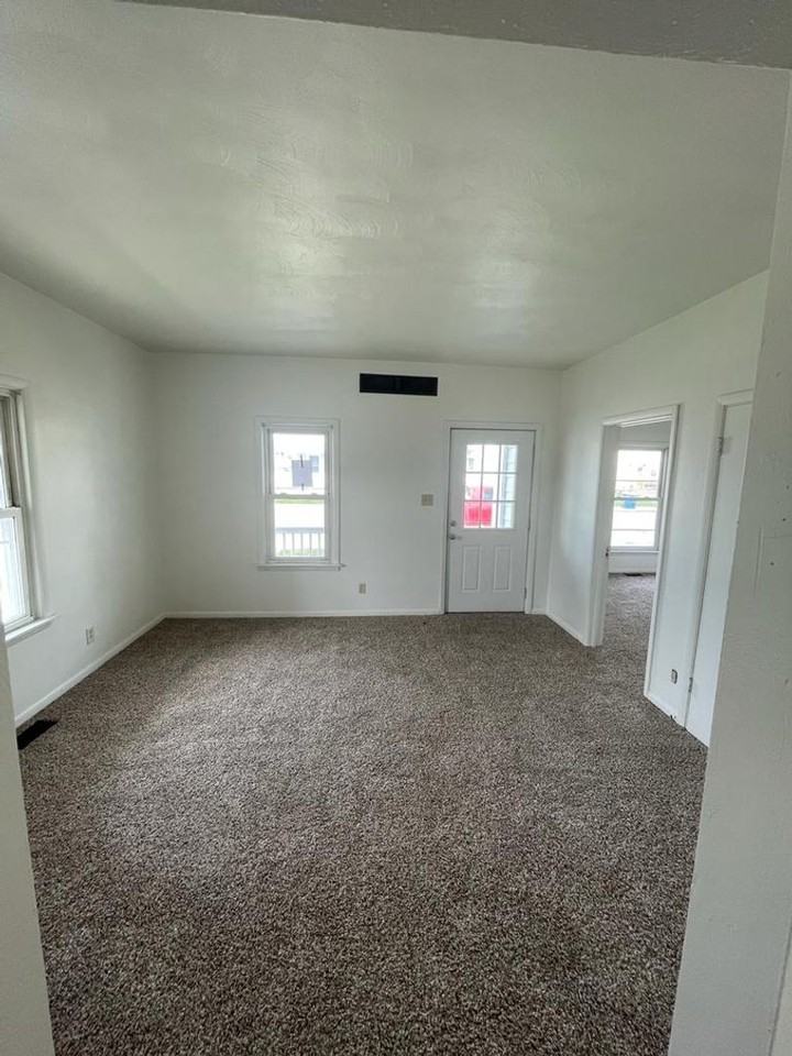 103 E 7th St - Photo 3 of 15