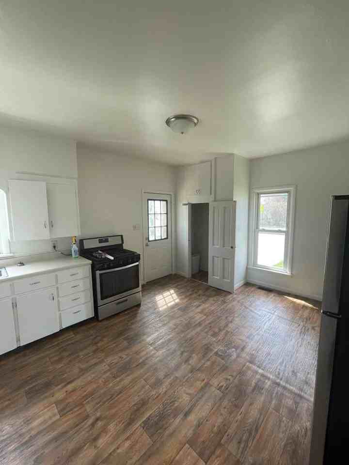 103 E 7th St - Photo 5 of 15