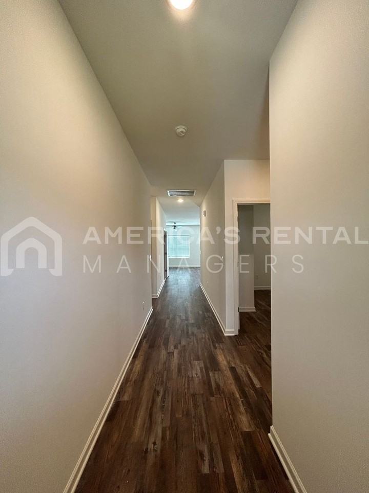 5293 Meadow Ridge Trl - Photo 2 of 28