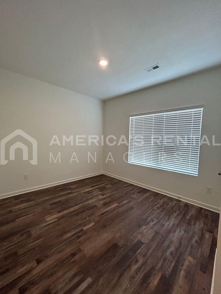 5293 Meadow Ridge Trl - Photo 4 of 28