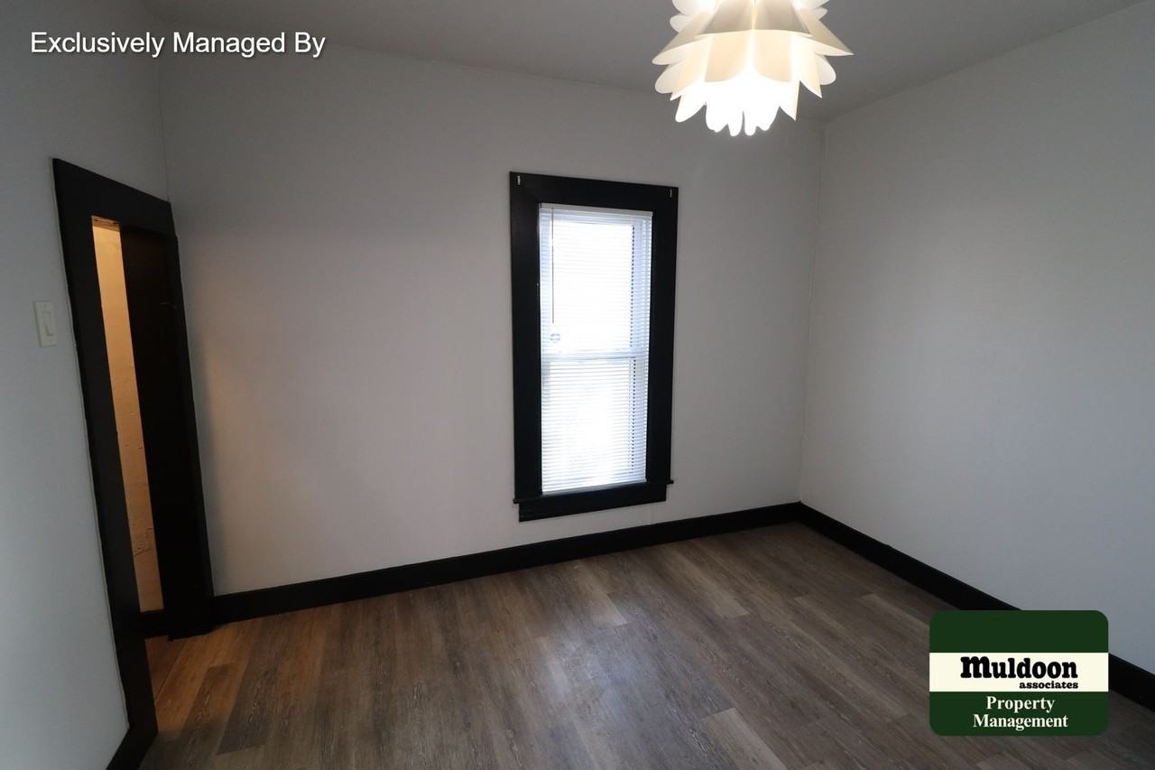 1037 Pine St - Photo 2 of 10