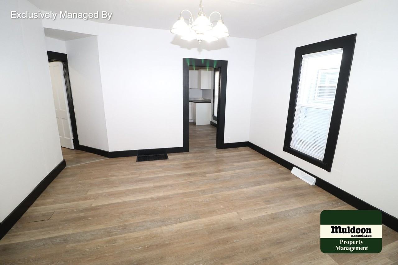 1037 Pine St - Photo 4 of 10