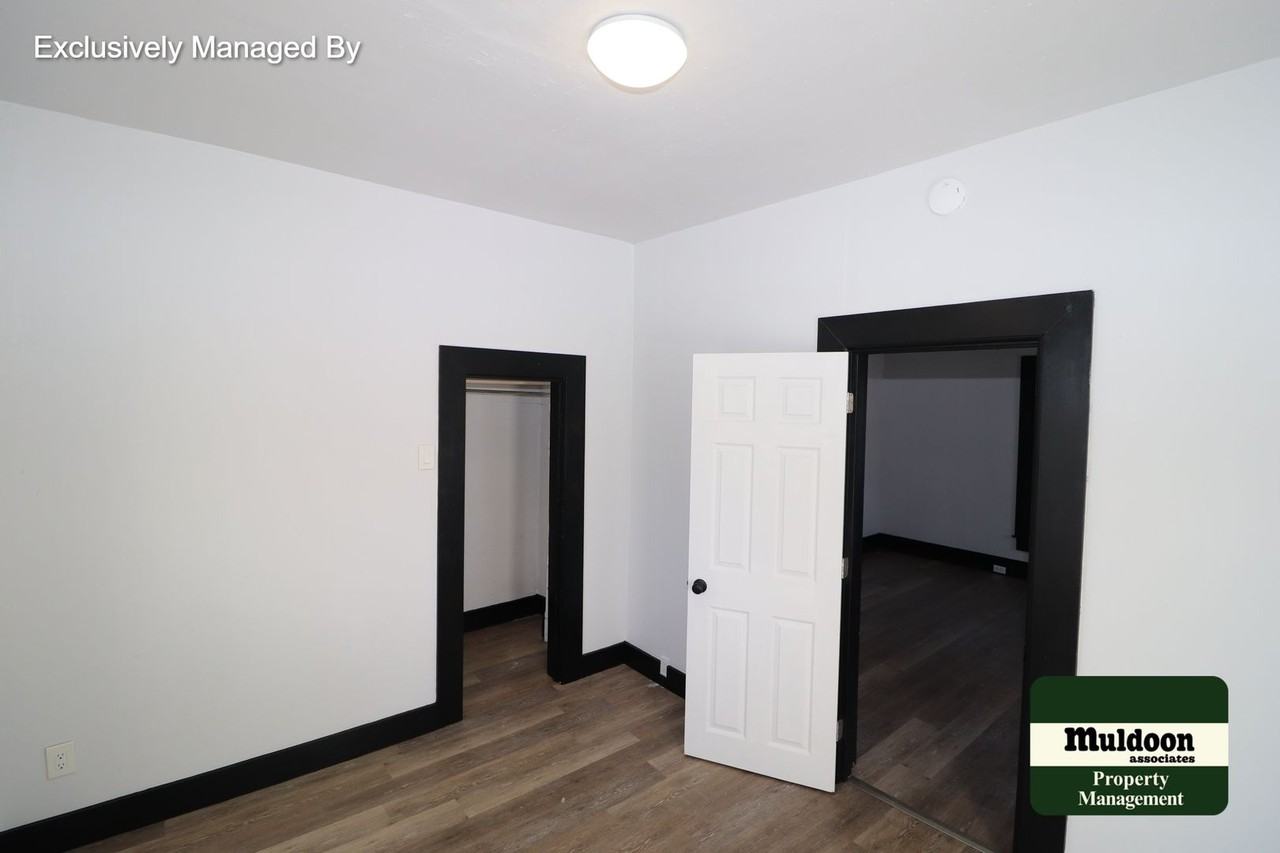 1037 Pine St - Photo 5 of 10