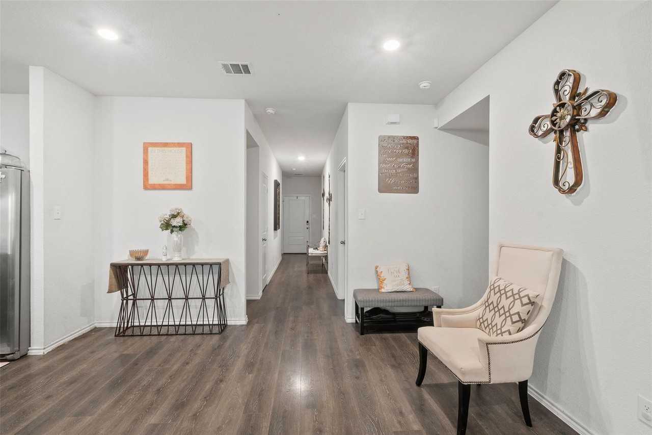 151 Seabiscuit Dr - Photo 4 of 40