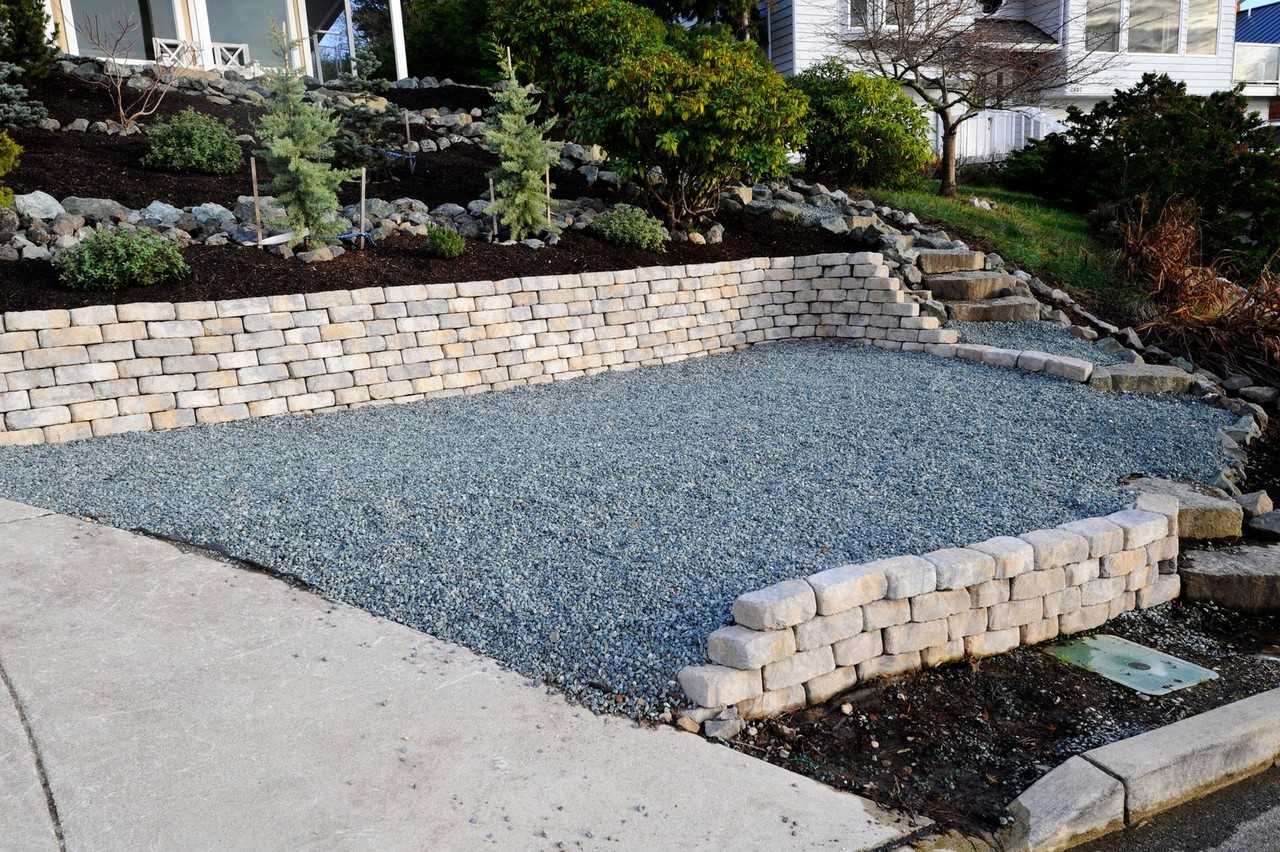 2405 Highland Dr - Photo 3 of 32