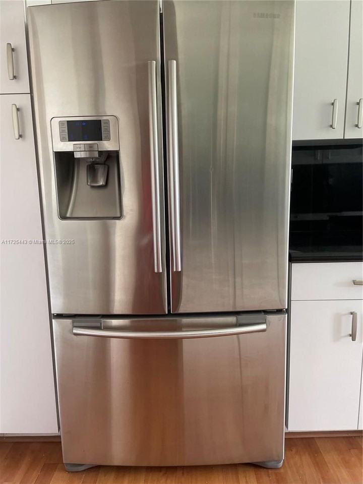 3530 Mystic Pointe Dr - Photo 2 of 17