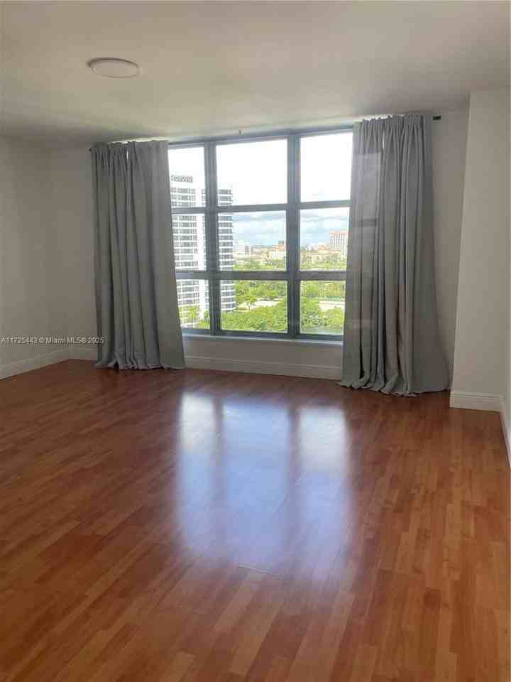 3530 Mystic Pointe Dr - Photo 4 of 17